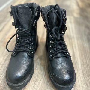 Women Boots size 7